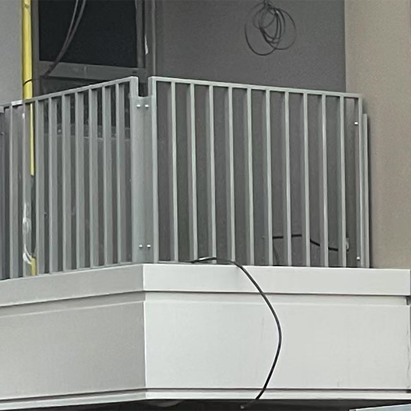 Hengze Wrought Iron Safety Railing Villa Courtyard Wrought Iron Guardrail  European Retro Design  Anti-Climbing Security Fence(Please consult customer service for pricing)
